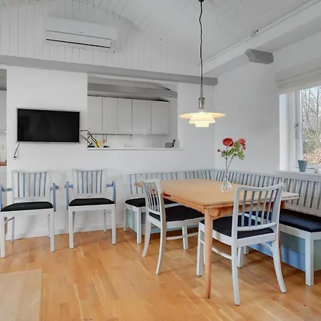 Beautiful In With Kitchen Holiday home